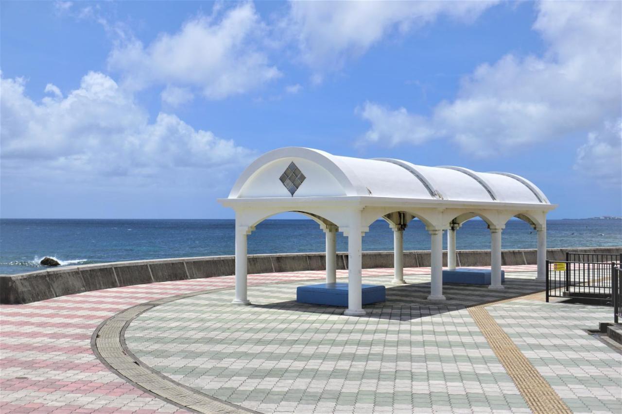 Отель Okinawa Ocean Front Тятан Экстерьер фото